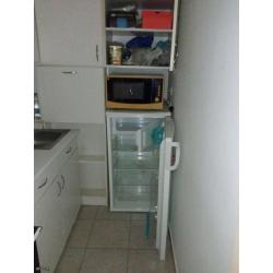 Szeged, Székely sor 21. 2/12. szám alatti bérleményben visszamaradt ingóságok és egyéb hulladékok értékesítése